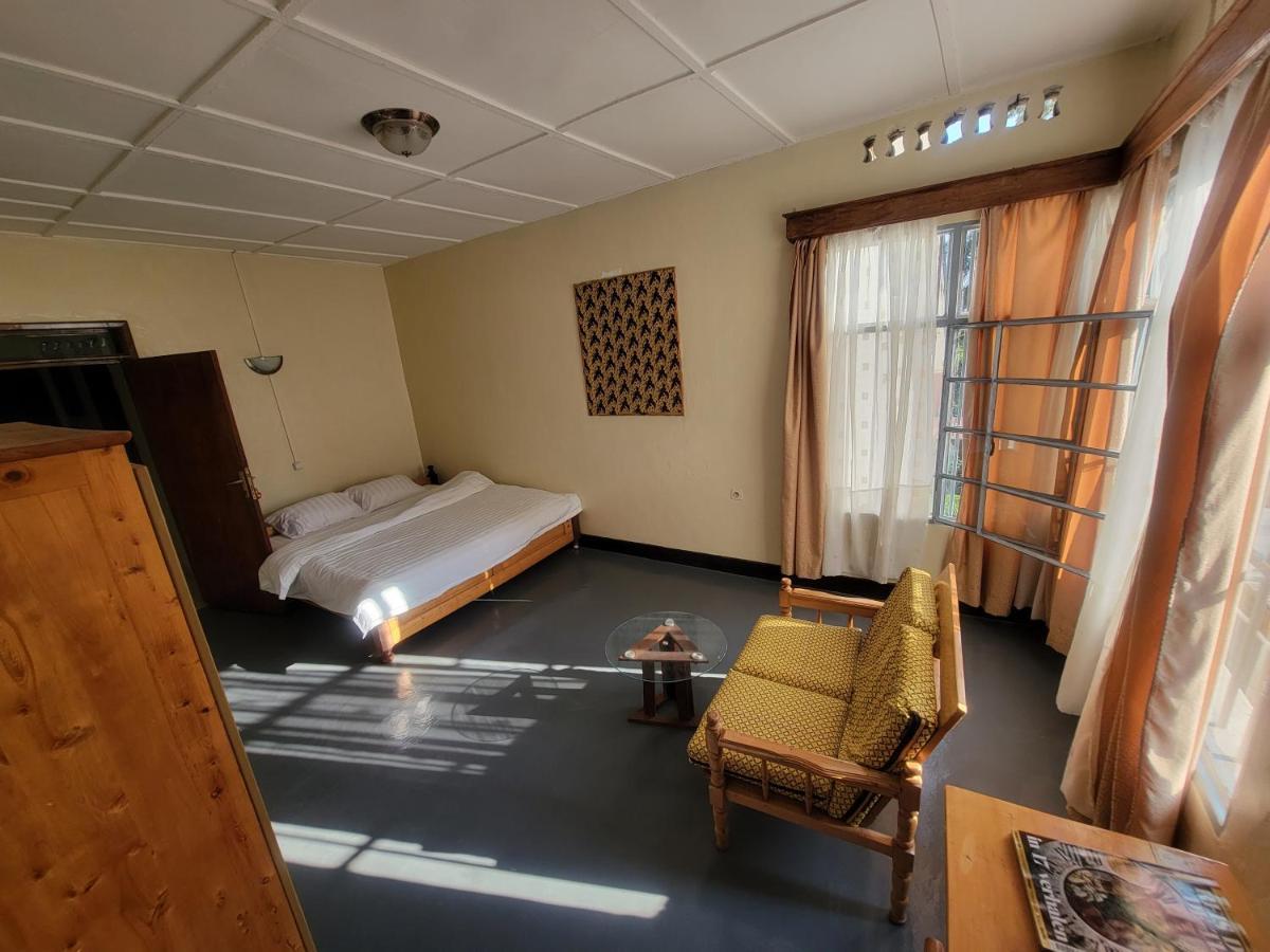 Maddy'S Kitchen And Accomodation 吉塞尼 外观 照片