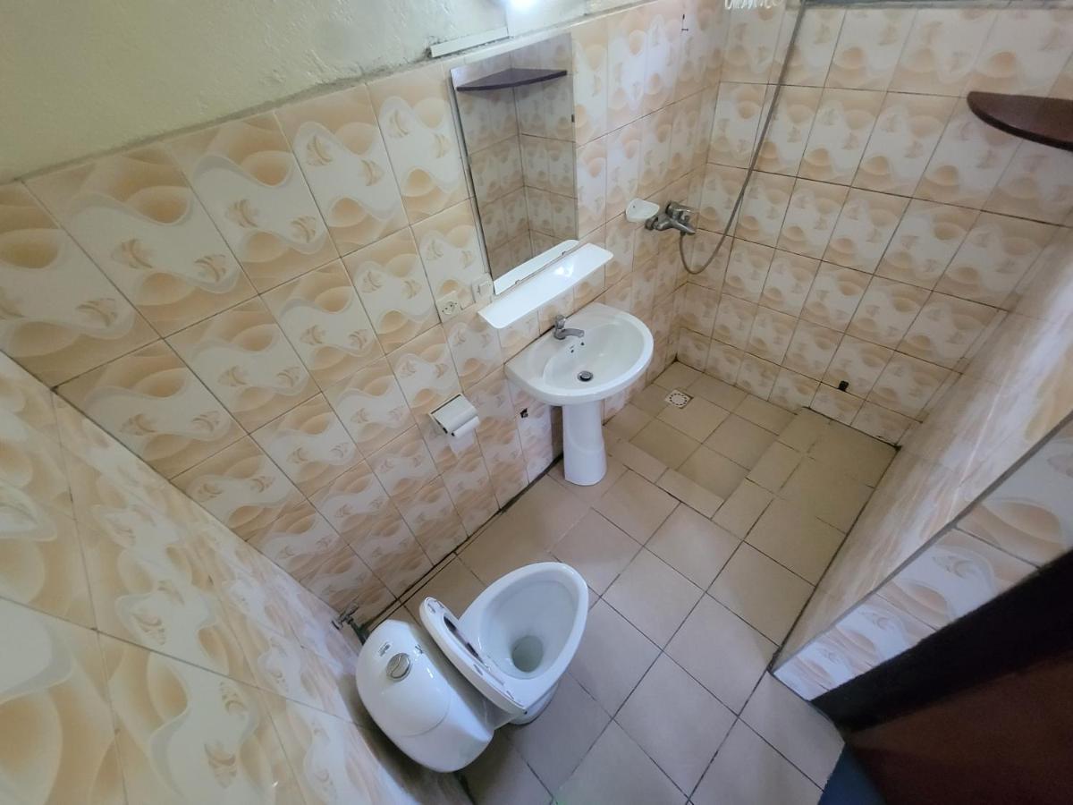 Maddy'S Kitchen And Accomodation 吉塞尼 外观 照片